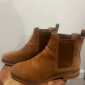 Women’s Clarks Chelsea Boots Size 7
